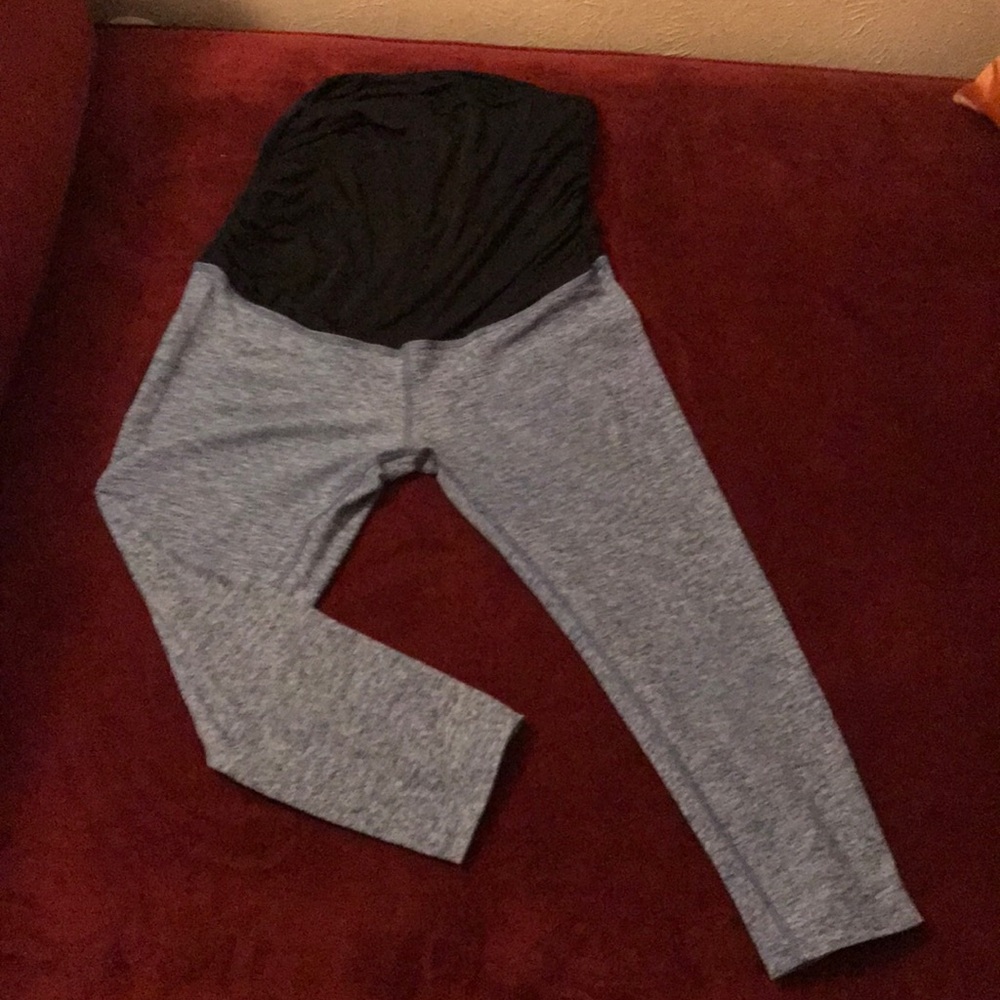 Beyond the bump by Beyond Yoga yoga capris L